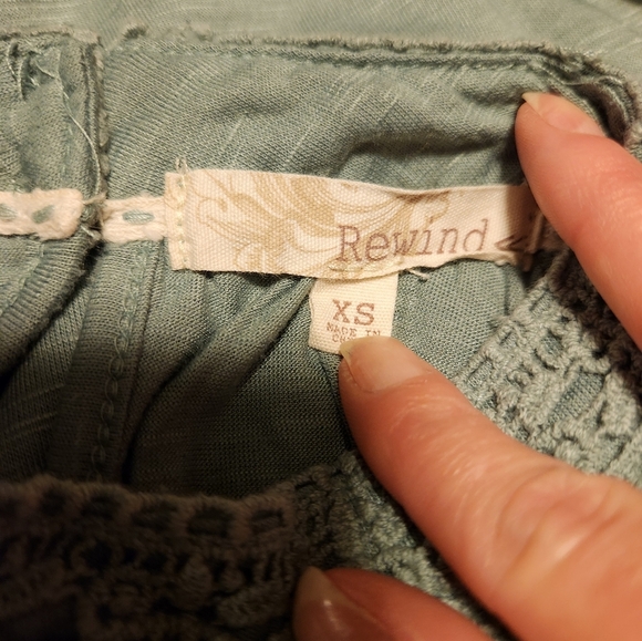 Rewind Sleeveless Lace Blouse - Picture 8 of 9